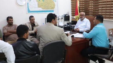 محافظ الحديدة يناقش مع لجنة العدل سبل تطوير العمل القضائي في المناطق المحررة