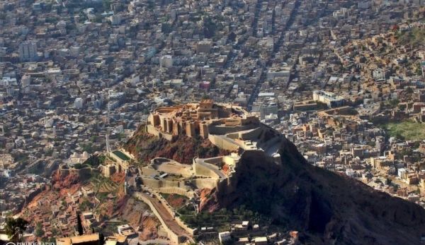 محافظ تعز يوجه بإزالة محطات الغاز والبترول المخالفة في ثلاث مديريات