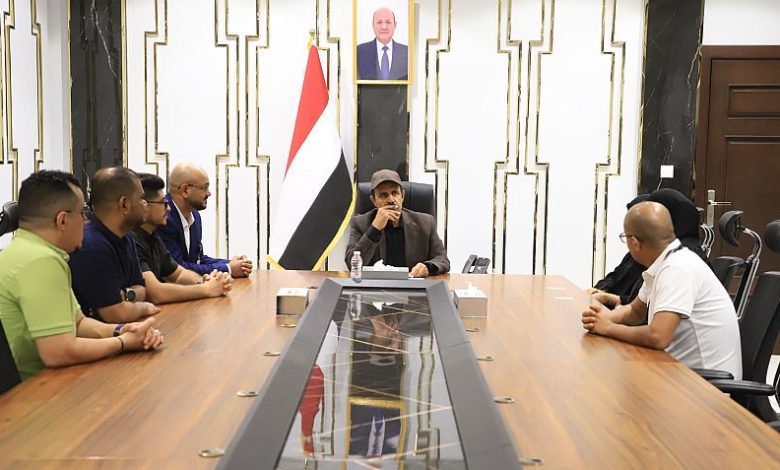 محافظ حضرموت يشيد بمشروع "أمن" لتعزيز مكافحة جرائم الابتزاز الإلكتروني
