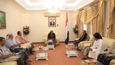 محافظ حضرموت يناقش الأوضاع الخدمية والأمنية بالمحافظة