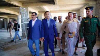 محافظ شبوة يشيد بجهود مصلحة الاحوال المدنية ويتفقد المشاريع الصحية بعتق