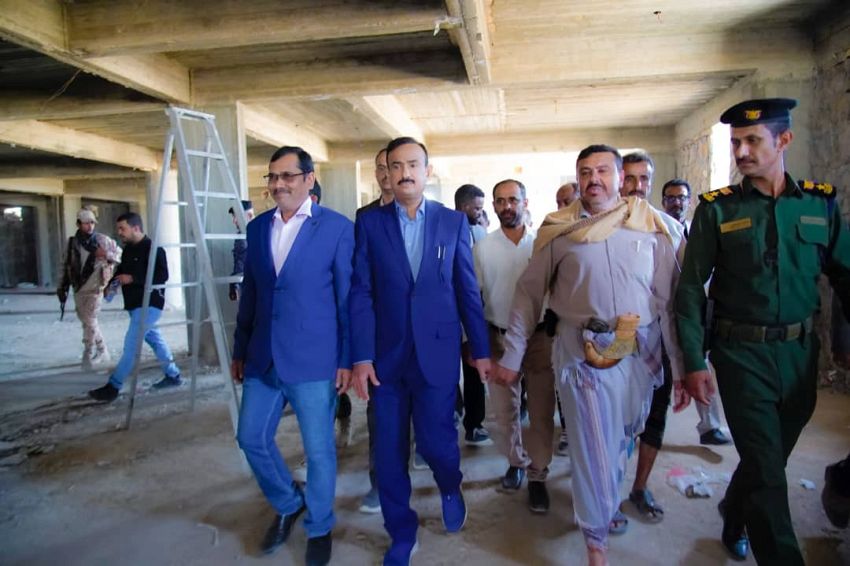 محافظ شبوة يشيد بجهود مصلحة الاحوال المدنية ويتفقد المشاريع الصحية بعتق