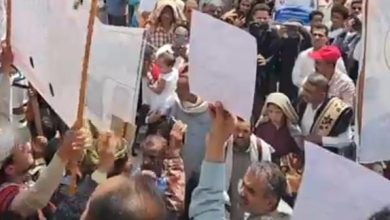 محتجون في تعز يطالبون بإنصاف المظلومين واستعادة هيبة الدولة