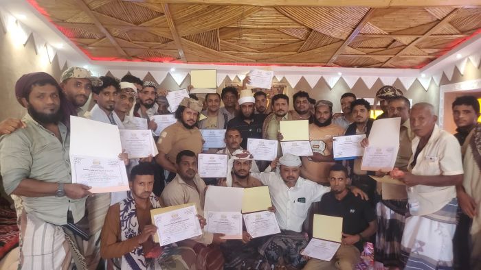 محور الحديدة.. قائد اللواء التاسع عمالقة يكرم المبرزين في دورة المهارات القتالية لمنتسبي اللواء