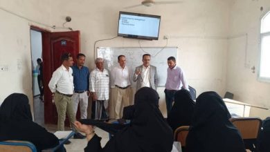 مدير مكتب الصحة بتعز يزور المعهد الصحي الوطني بالمخا