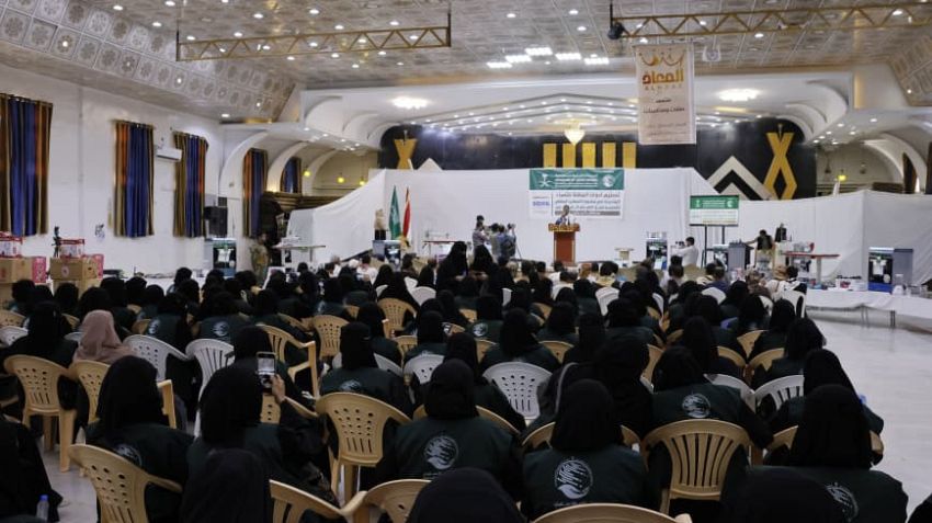 مركز الملك سلمان للإغاثة يسلم ادوات المهنة للنساء المتدربات في مشروع التمكين المهني بمأرب