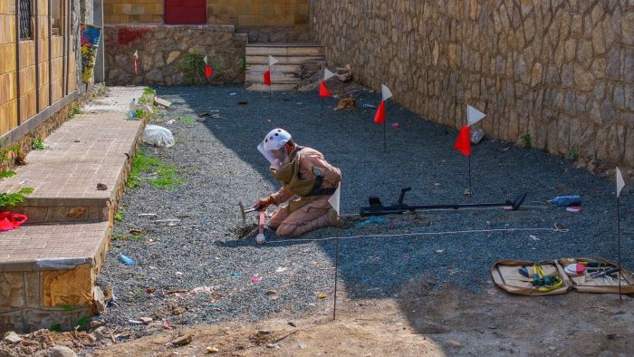"مسام" يؤمّن مجمعاً حكومياً في تعز بعد العثور على لغم فردي زرعته المليشيا الحوثية