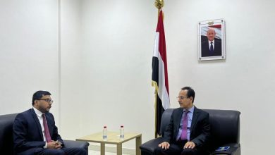 مستشار وزير الخارجية يبحث مع نائب رئيس البعثة الهندية تعزيز التعاون الاقتصادي والتجاري والثقافي