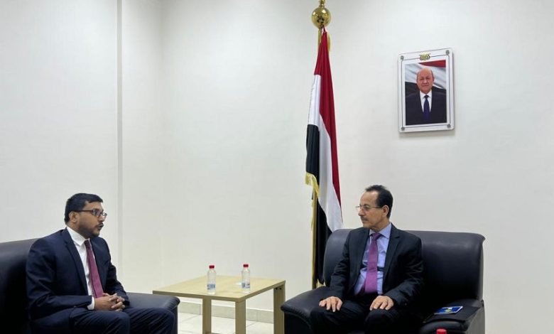 مستشار وزير الخارجية يبحث مع نائب رئيس البعثة الهندية تعزيز التعاون الاقتصادي والتجاري والثقافي