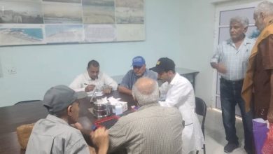 مستشفى المخا ينفذ حملات طبية تستهدف موظفي المرافق العامة بالساحل الغربي