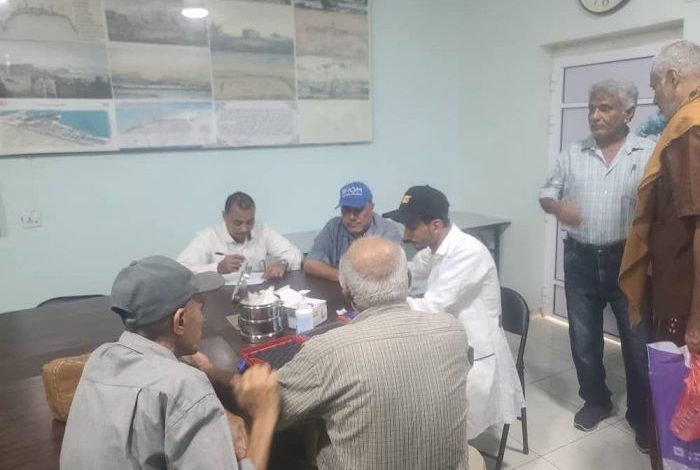 مستشفى المخا ينفذ حملات طبية تستهدف موظفي المرافق العامة بالساحل الغربي