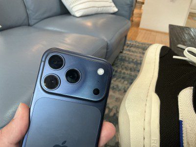 مشاكل تغيّر لون تظهر مبكرًا في هواتف iPhone 17 Pro