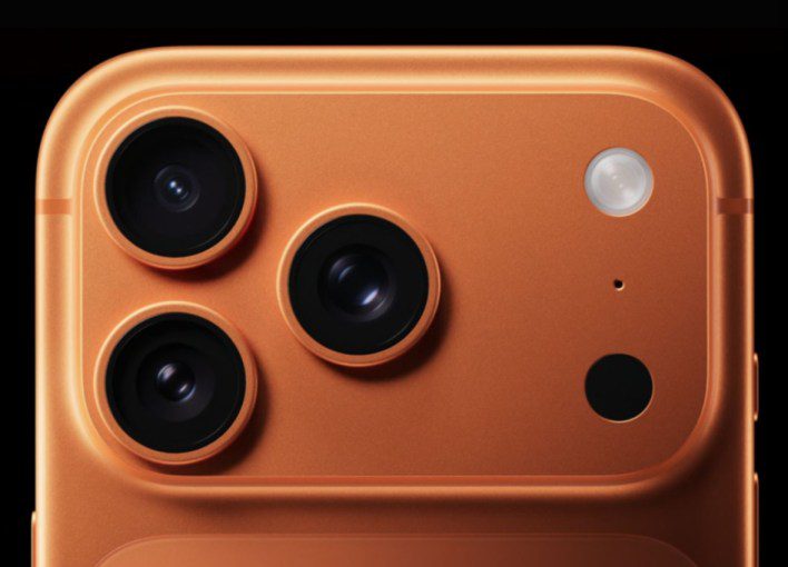 مشكلة في فلاش iPhone 17 Pro: المستخدمون يشتكون من ظلال غريبة أثناء التصوير