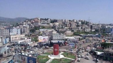 مليشيا الحوثي تطارد نازحي الحديدة في إب وتمنعهم من كسب قوت يومهم