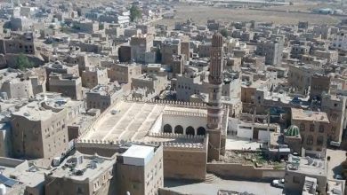 مليشيا الحوثي تقتحم الجامع الكبير في رداع وتعين قياديًا منها لإدارته