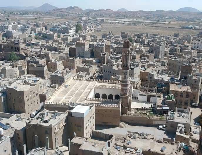 مليشيا الحوثي تقتحم الجامع الكبير في رداع وتعين قياديًا منها لإدارته