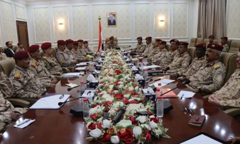 نائب رئيس الأركان يترأس اجتماعاً لمناقشة التقرير السنوي وخطط التدريب للعام 2026