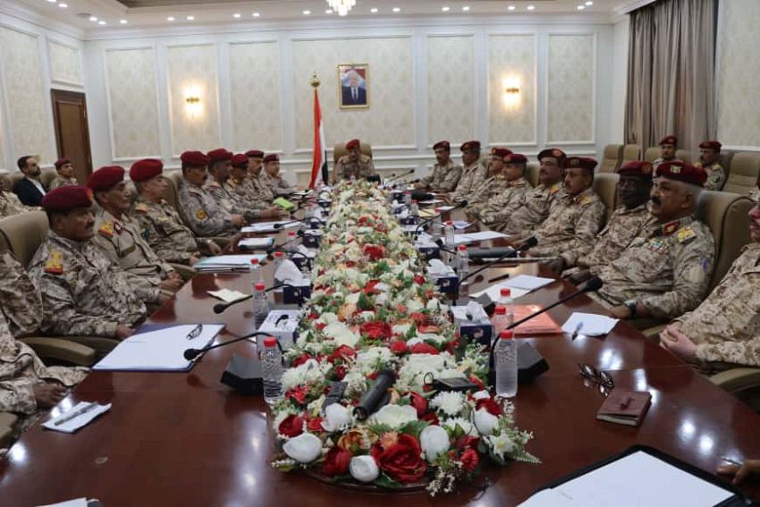 نائب رئيس الأركان يترأس اجتماعاً لمناقشة التقرير السنوي وخطط التدريب للعام 2026