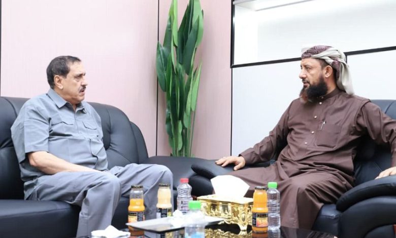 نائب وزير الأوقاف يناقش مع مدير شرطة عدن تأمين وحماية أراضي الأوقاف