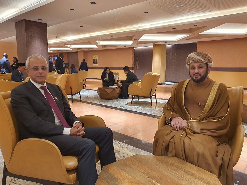 نائب وزير الخارجية يبحث مع مسؤول عماني تعزيز العلاقات الثنائية بين البلدين