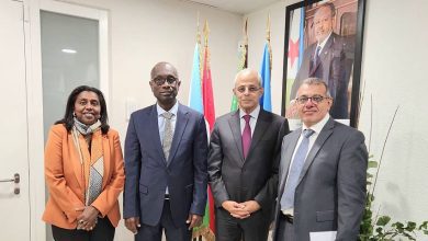 نائب وزير الخارجية يبحث مع وزير الداخلية الجيبوتي تعزيز التعاون لمواجهة تحديات الهجرة في البحر الأحمر