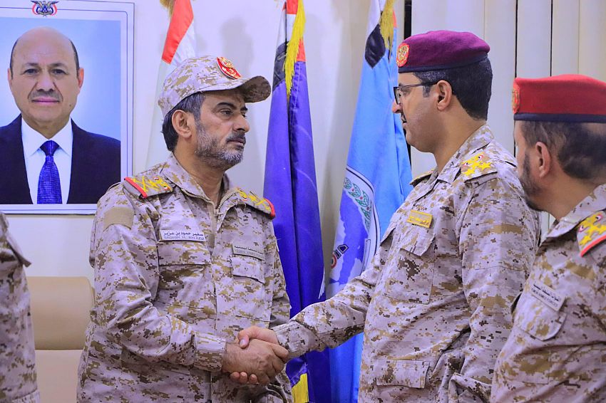 وزارة الدفاع ورئاسة الأركان تجددان الدعوة لعناصر المليشيا الحوثية لترك أسلحتهم وعدم التورط في الجرائم بحق اليمن واليمنيين