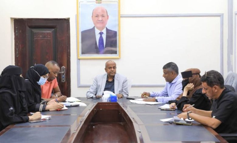 وزارة الشباب والرياضة تناقش إقامة بطولة "سلة الكراسي المتحركة" بعدن