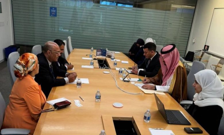 وزير التخطيط يبحث مع مساعد وزير المالية السعودي تعزيز التعاون المشترك