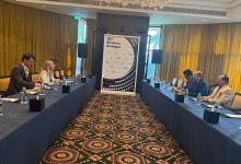 وزير الخارجية يشيد بالمواقف السويسرية الداعمة لليمن