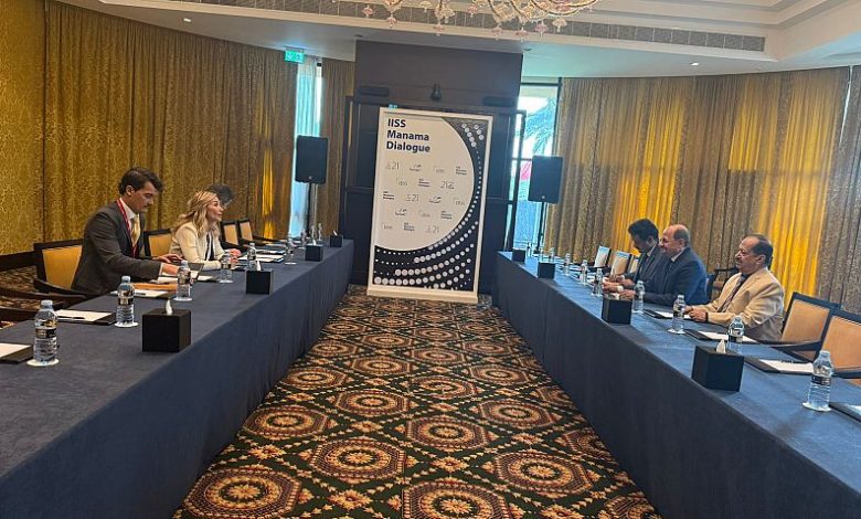 وزير الخارجية يشيد بالمواقف السويسرية الداعمة لليمن