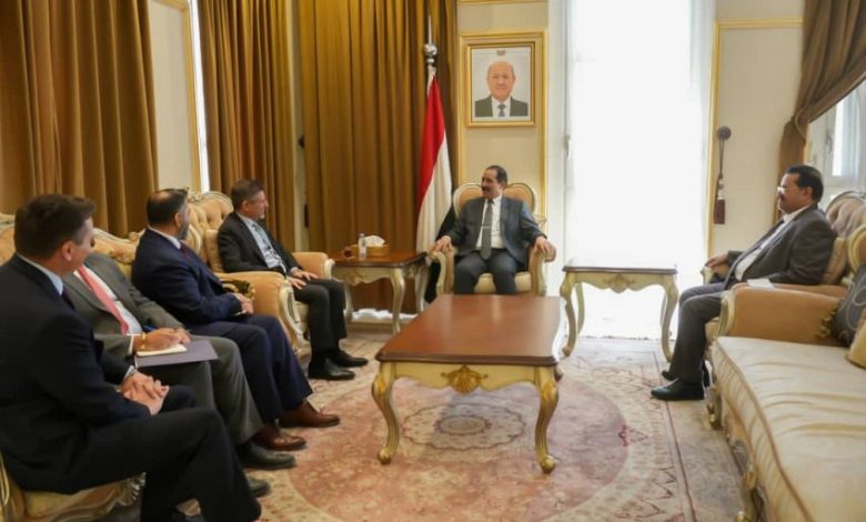 وزير الداخلية يبحث مع السفير الأمريكي سُبل تعزيز التعاون الأمني المشترك