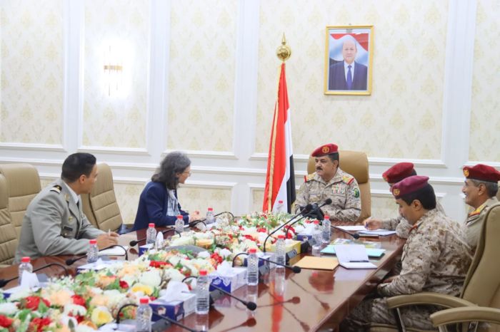 وزير الدفاع: تهديدات مليشيا الحوثي للملاحة مستمرة دون دعم دولي للقوات المسلحة