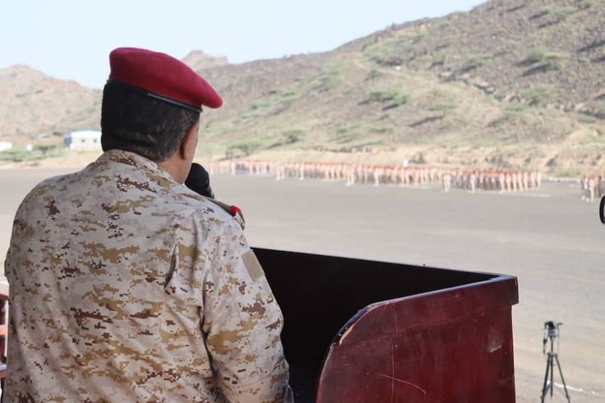 وزير الدفاع يشيد بجاهزية اللواء الخامس دعم واسناد