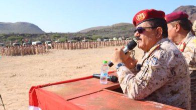 وزير الدفاع يطلع على جاهزية محور أبين العملياتي ويشيد بانضباط قواته