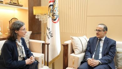 وزير الصحة يبحث مع السفيرة الفرنسية تعزيز التعاون الصحي