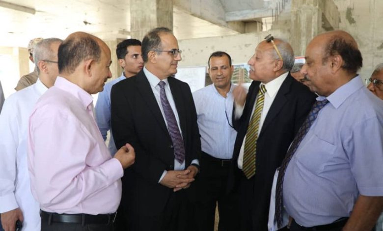 وزير الصحة يطلع على سير الأعمال الإنشائية بمستشفى الأمل للأورام في عدن
