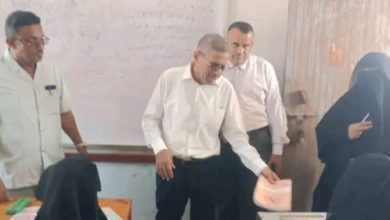 وفد من التربية يتفقد مدارس الخوخة وحيس بالحديدة