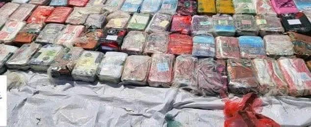 ‏ضبط قارب تهريب يحمل طنًّا من المواد المخدرة في منطقة خور عميرة بلحج