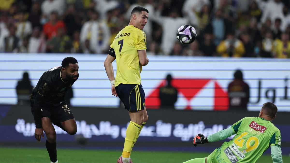 توروب يدرس قراراً خطيراً تجاه محمد الشناوي وشوبير