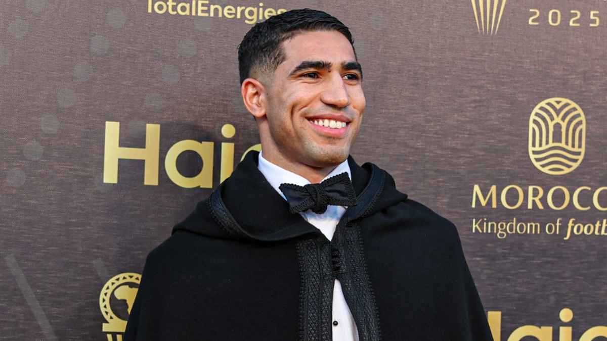 سيتجاوز التوقعات.. من هو لاعب مانشستر يونايتد الذي يشبه محمد صلاح؟