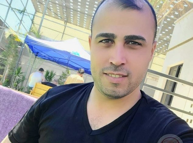 استشهاد صحفي وزوجته في قصف خيمته وسط القطاع