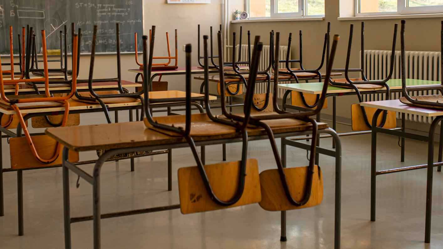 كندة حنا تثير الجدل برسالة غامضة بعد حريق مسلسل