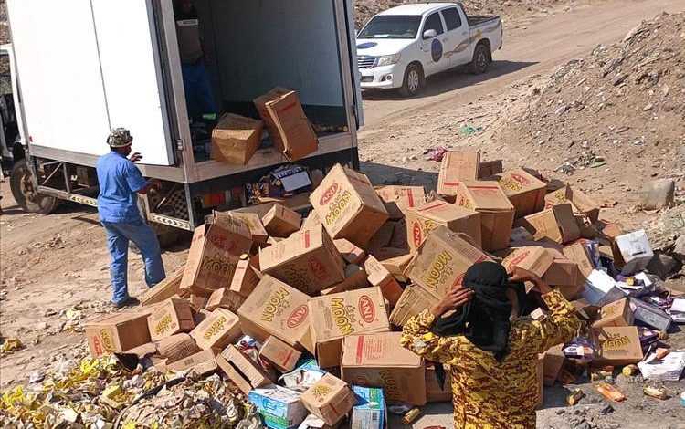 صحة البيئة بالمنصورة تتلف 4 أطنان من المواد غير الصالحة للاستهلاك