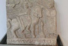 من القطع الأثرية في المتحف الوطني بدمشق