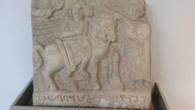 من القطع الأثرية في المتحف الوطني بدمشق