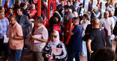 إقبال كثيف من أعضاء النادي الأهلى للمشاركة فى الانتخابات.. صور