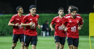 الأهلى يخوض مرانه على ملعب الكريكيت فى أبو ظبى استعدادا للزمالك
