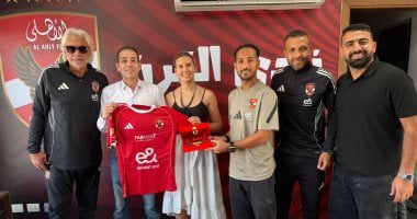 وليد سليمان يستقبل مدير معهد برشلونة فى الأهلي