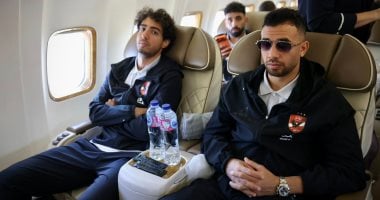 نظارات تريزيجيه وعاشور تخطف الأنظار في رحلة سفر الأهلي إلى المغرب.. صور