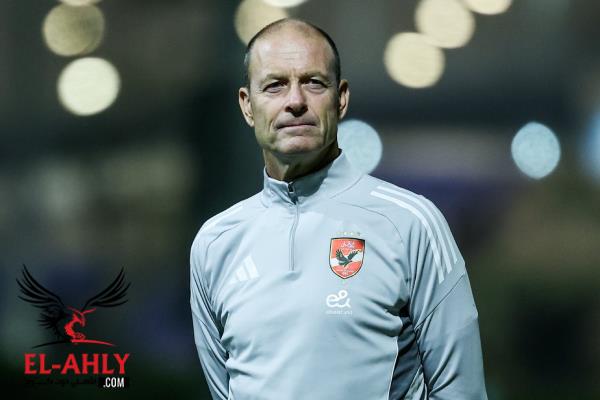 شريف على مقاعد بدلاء الأهلي أمام الزمالك